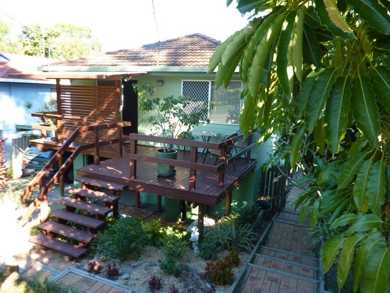 8 Gurrah Avenue, Southport QLD 4215