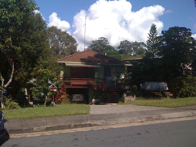 8 Gurrah Avenue, Southport QLD 4215