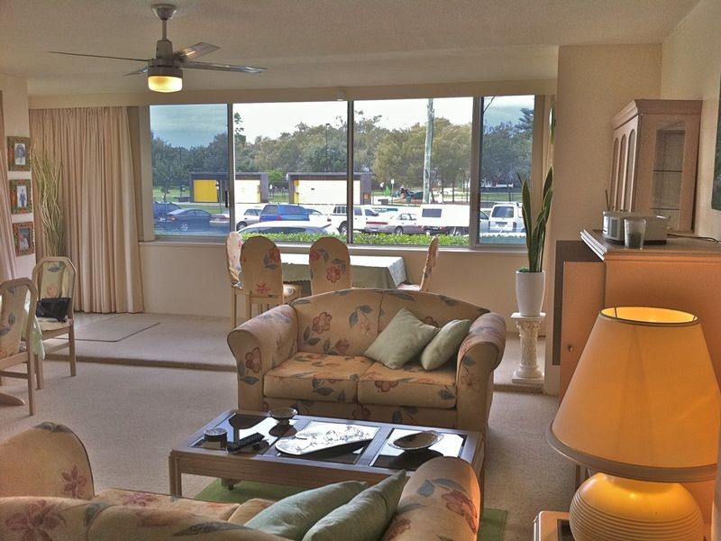 1/2 Elizabeth Ave, Broadbeach QLD 4218