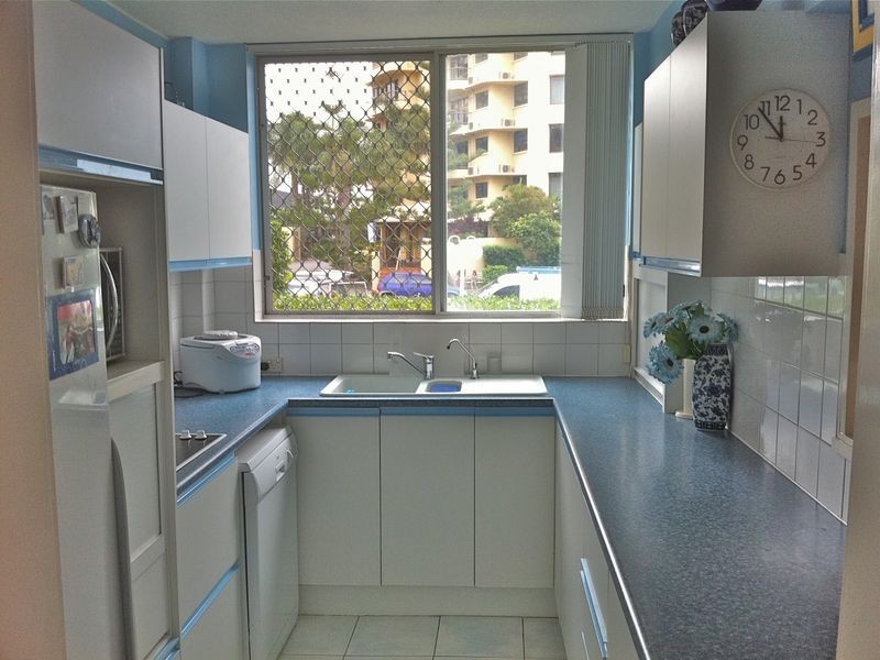 1/2 Elizabeth Ave, Broadbeach QLD 4218