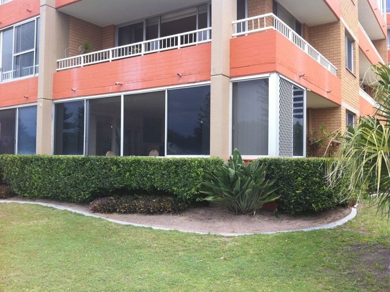 1/2 Elizabeth Ave, Broadbeach QLD 4218