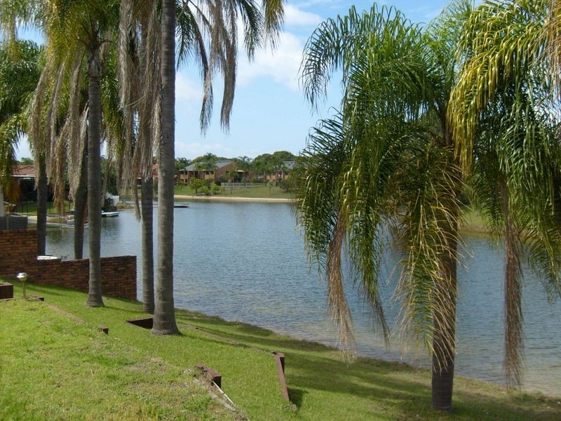 98 Hooker Boulevard, Mermaid Waters QLD 4218