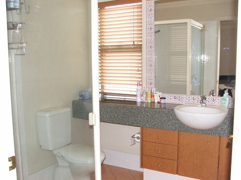 Clear Island Waters QLD 4226