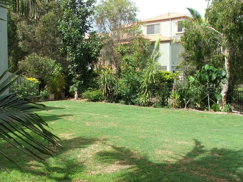 Clear Island Waters QLD 4226