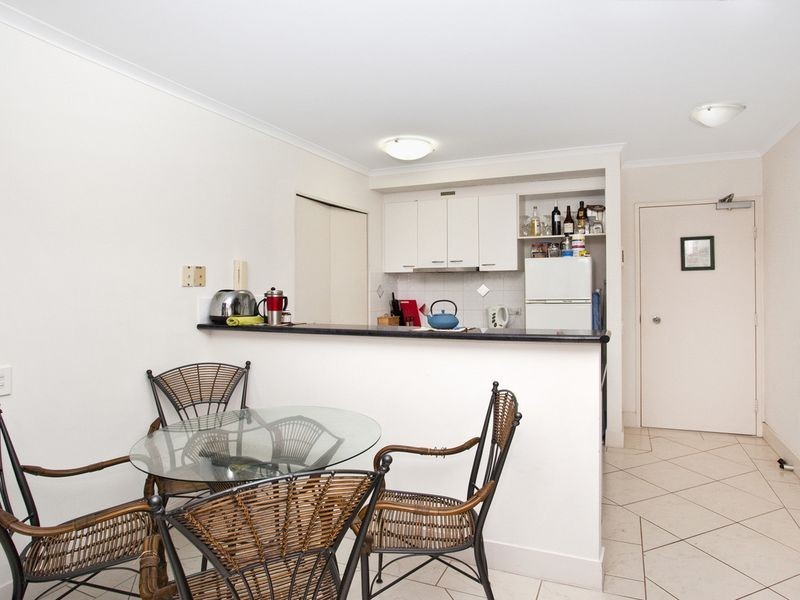 211/30 Surf Parade, Broadbeach QLD 4218