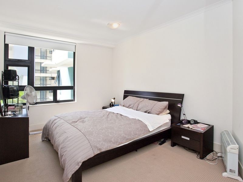 211/30 Surf Parade, Broadbeach QLD 4218