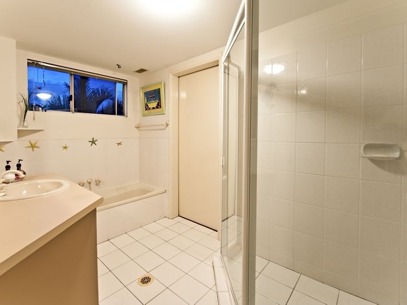 1/1 Orvieto Avenue, Mermaid Waters QLD 4218