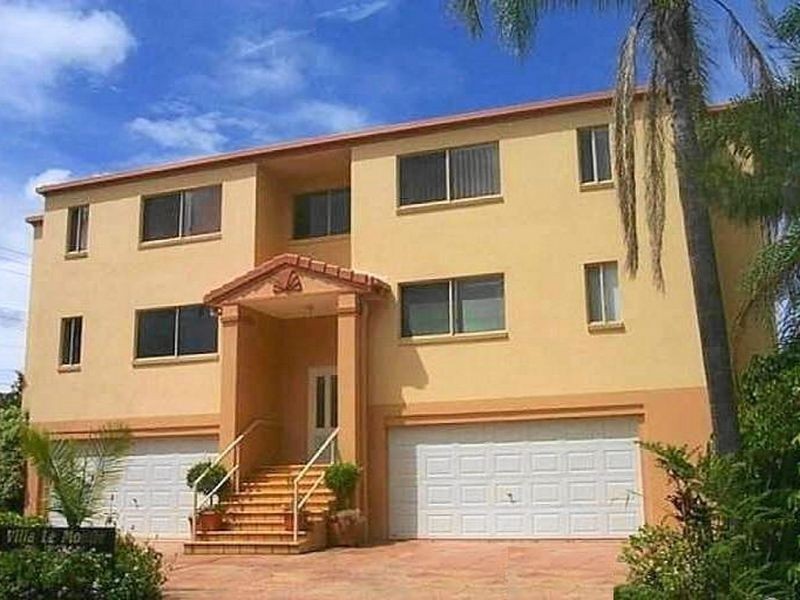 1/1 Orvieto Avenue, Mermaid Waters QLD 4218
