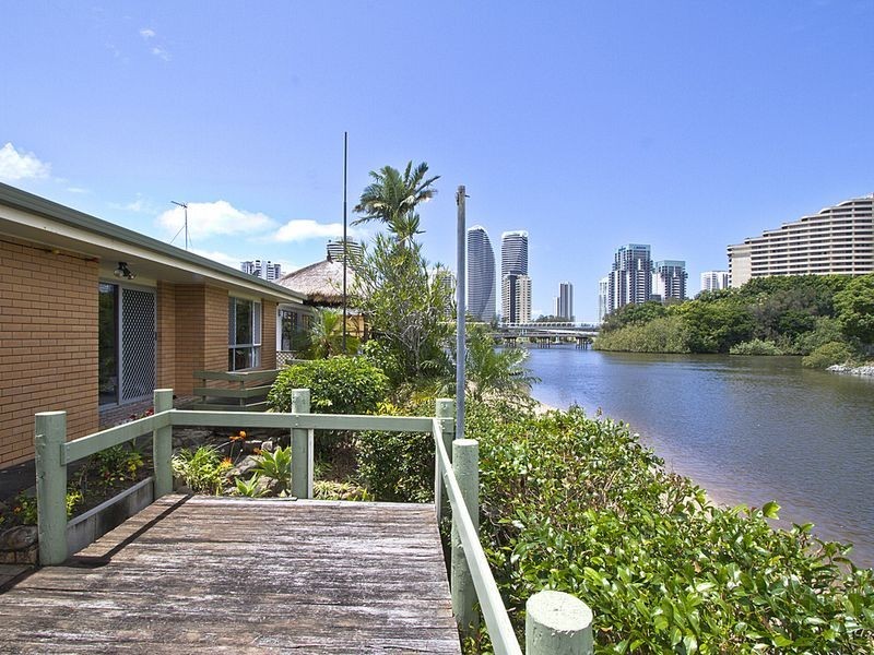 17 Miami Key, Broadbeach Waters QLD 4218