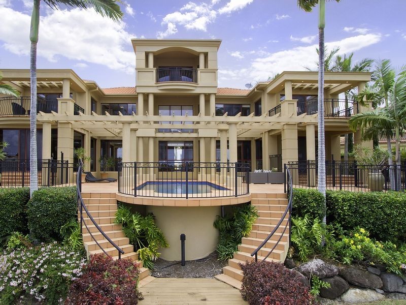 Clear Island Waters QLD 4226