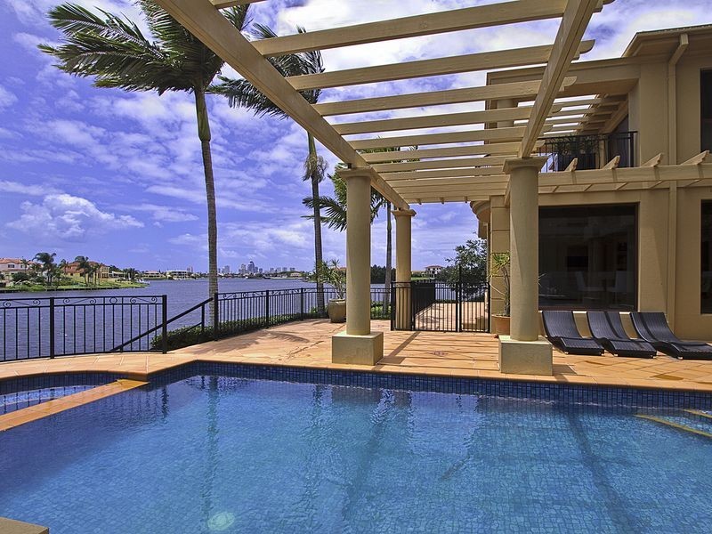 Clear Island Waters QLD 4226