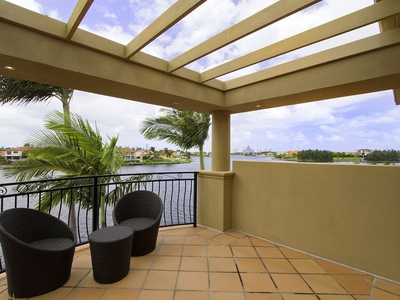 Clear Island Waters QLD 4226