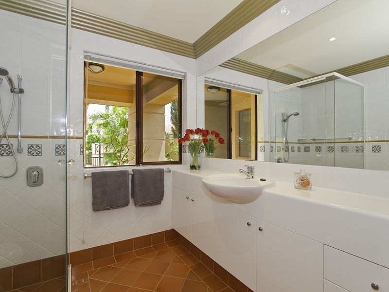 Clear Island Waters QLD 4226