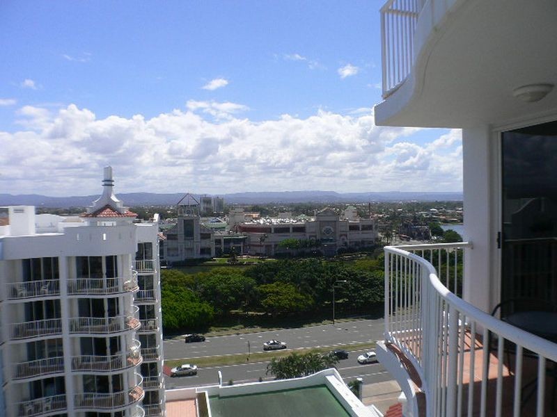 2095/2623 Gold Coast Hwy, Broadbeach QLD 4218