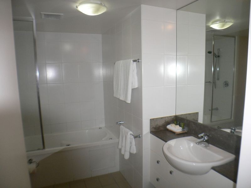 1107/2685 Gold Coast Highway, Broadbeach QLD 4218
