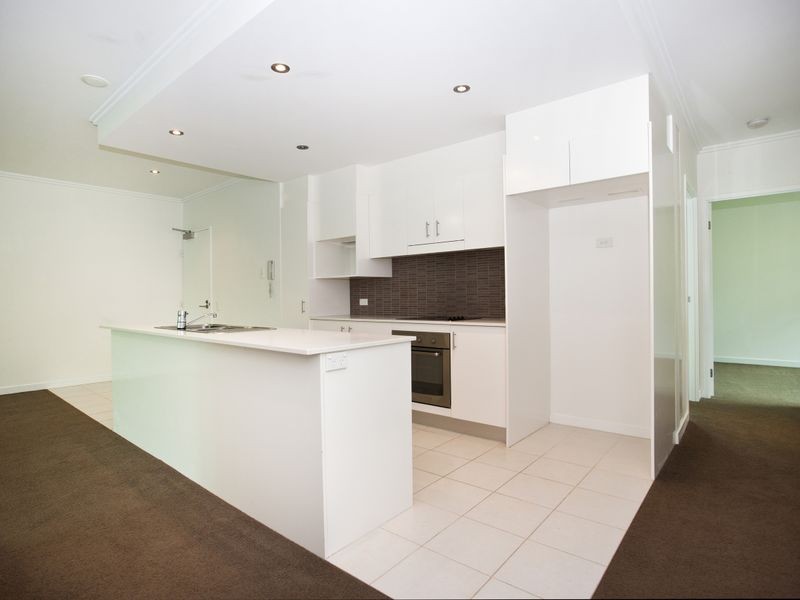 Broadbeach Waters QLD 4218