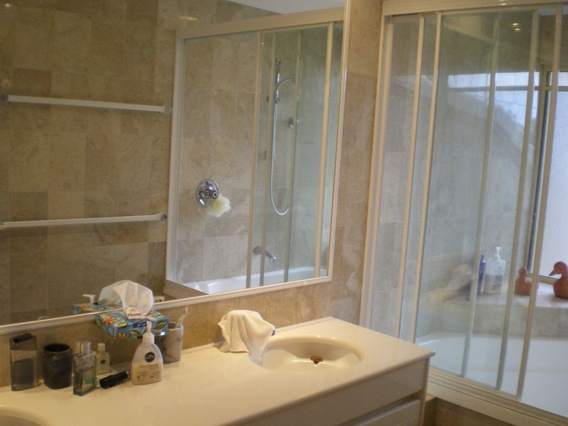 Clear Island Waters QLD 4226