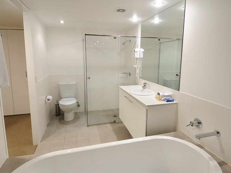 Broadbeach Waters QLD 4218