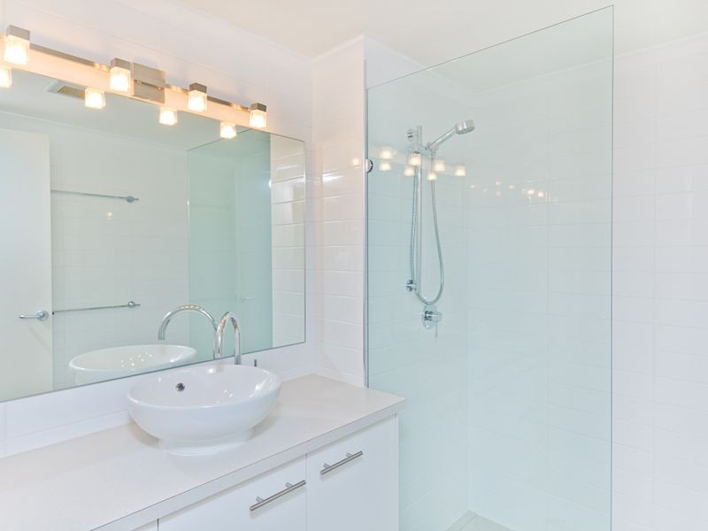 4/111 Rio Vista Bvd, Broadbeach Waters QLD 4218