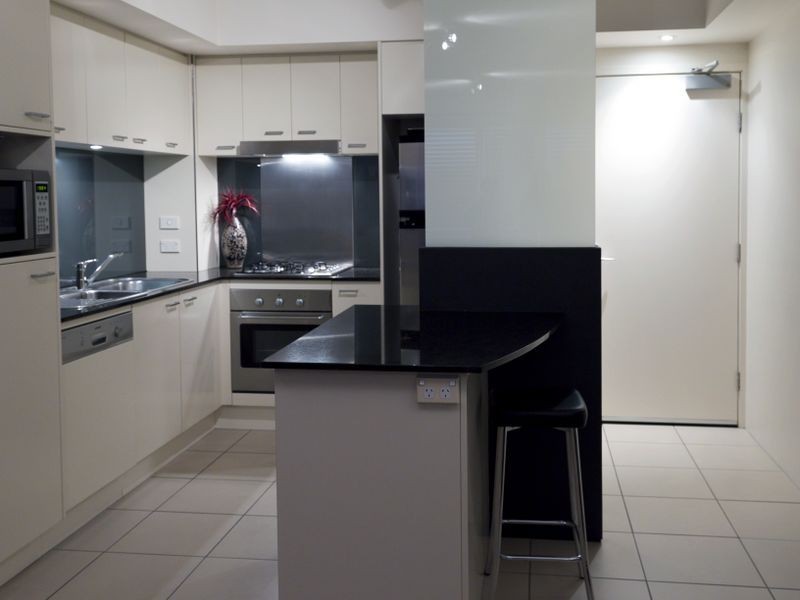 1004/2685 Gold Coast Highway, Broadbeach QLD 4218
