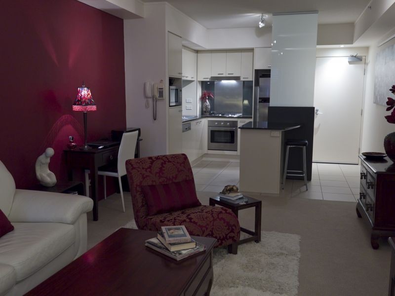 1004/2685 Gold Coast Highway, Broadbeach QLD 4218