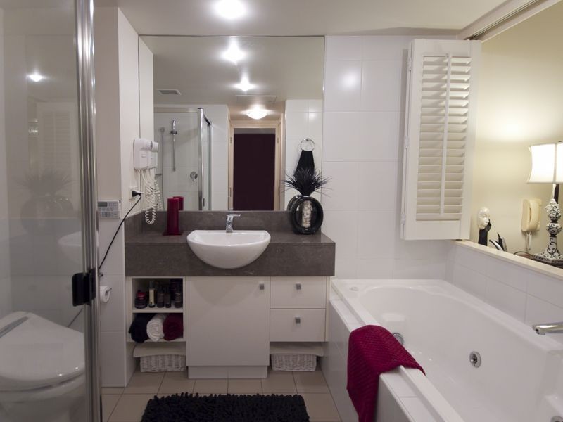 1004/2685 Gold Coast Highway, Broadbeach QLD 4218