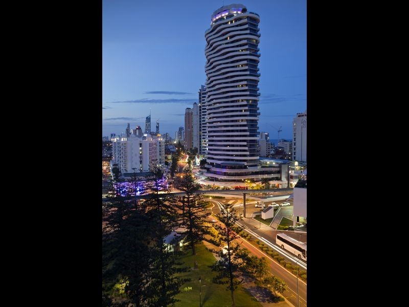 1004/2685 Gold Coast Highway, Broadbeach QLD 4218