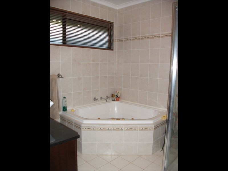 37 Sigatoka Place, Clear Island Waters QLD 4226