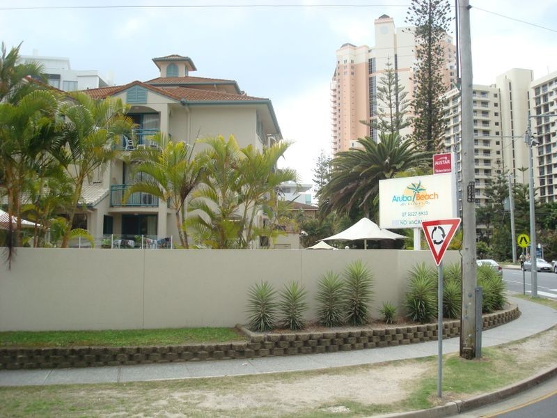 2/112 Surf Parade, Broadbeach QLD 4218