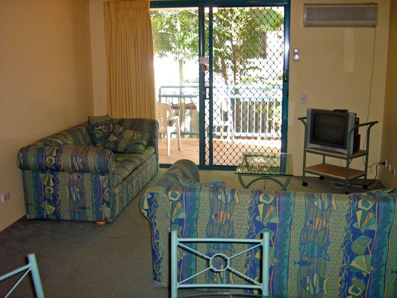 2/112 Surf Parade, Broadbeach QLD 4218