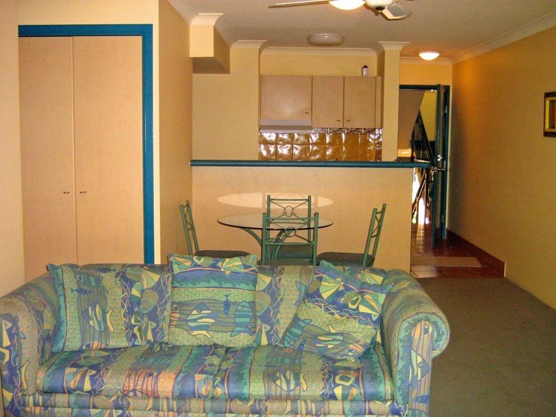 2/112 Surf Parade, Broadbeach QLD 4218