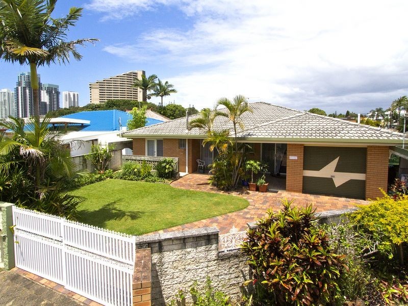 17 Miami Key, Broadbeach Waters QLD 4218