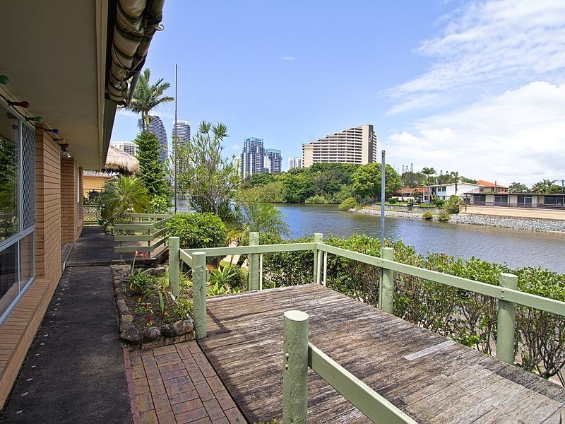 17 Miami Key, Broadbeach Waters QLD 4218