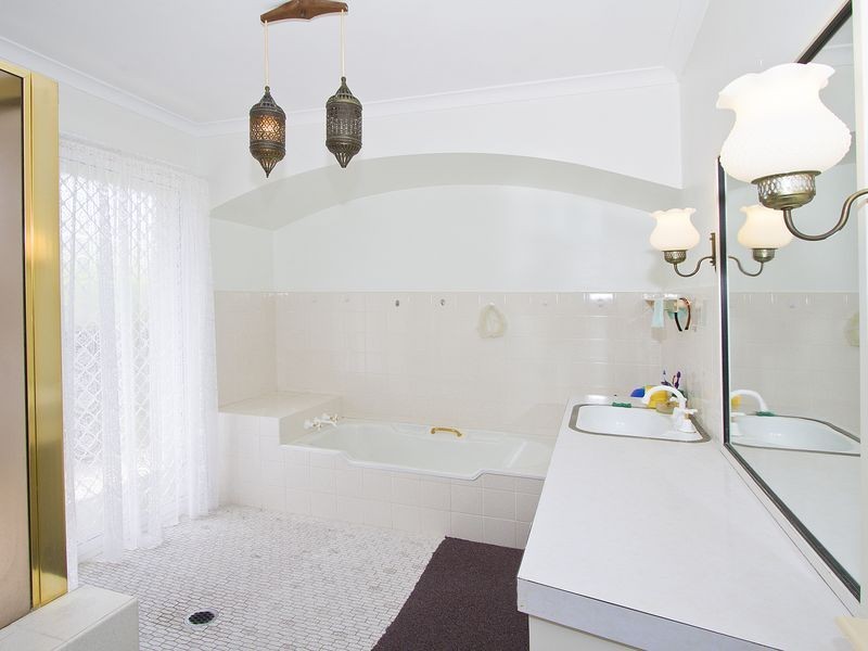 17 Miami Key, Broadbeach Waters QLD 4218