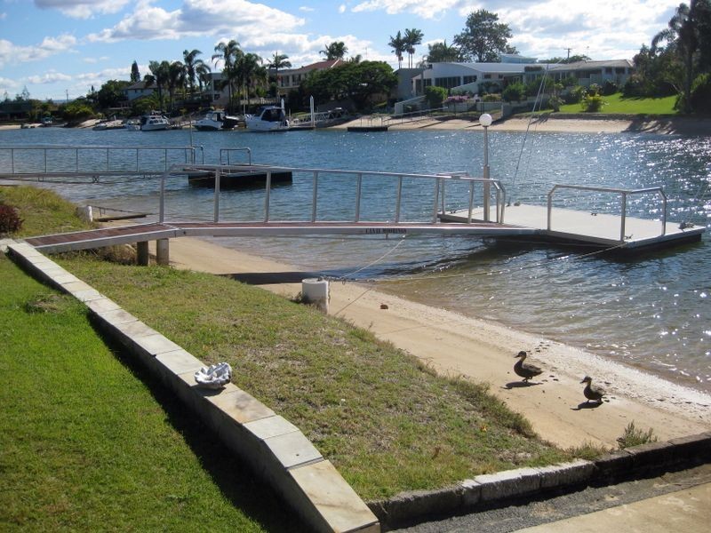 8 Rosemont Avenue, Broadbeach Waters QLD 4218