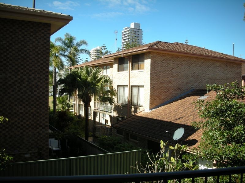 5/4 Rosewood Avenue, Broadbeach QLD 4218