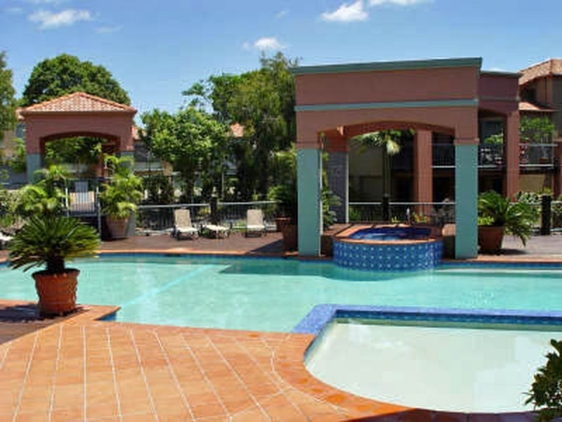 Clear Island Waters QLD 4226