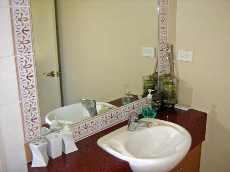 Clear Island Waters QLD 4226