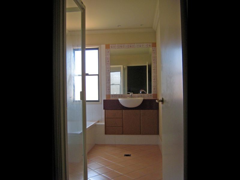 Clear Island Waters QLD 4226