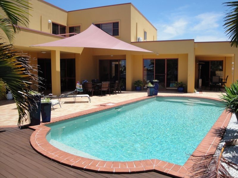 4 Portobello Drive, Mermaid Waters QLD 4218