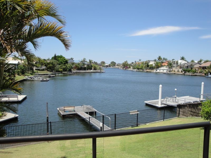 4 Portobello Drive, Mermaid Waters QLD 4218