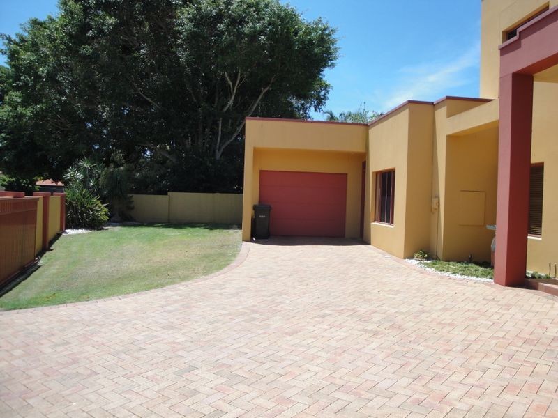 4 Portobello Drive, Mermaid Waters QLD 4218