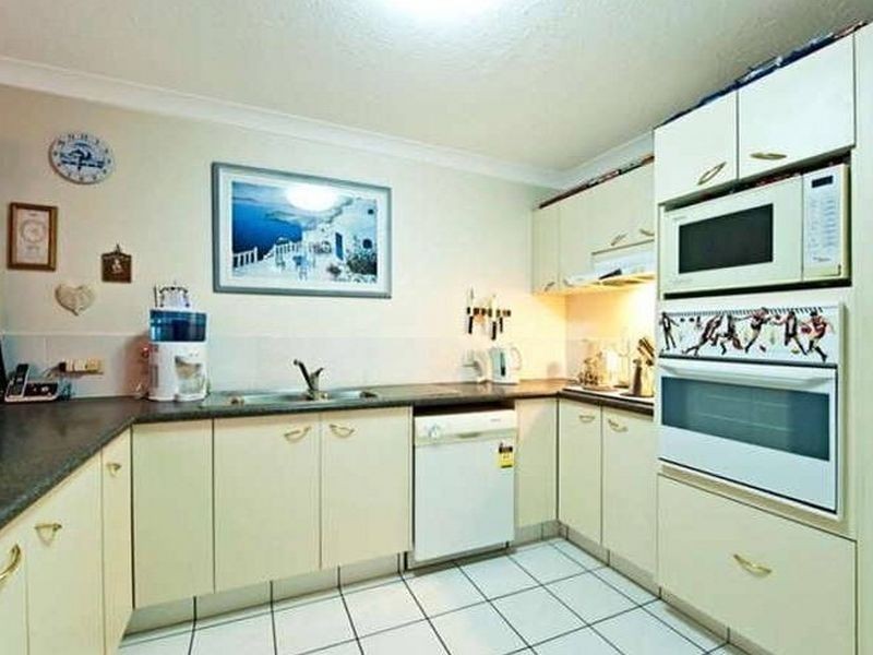 1/1 Orvieto Avenue, Mermaid Waters QLD 4218