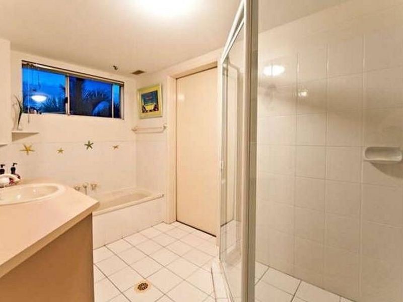 1/1 Orvieto Avenue, Mermaid Waters QLD 4218