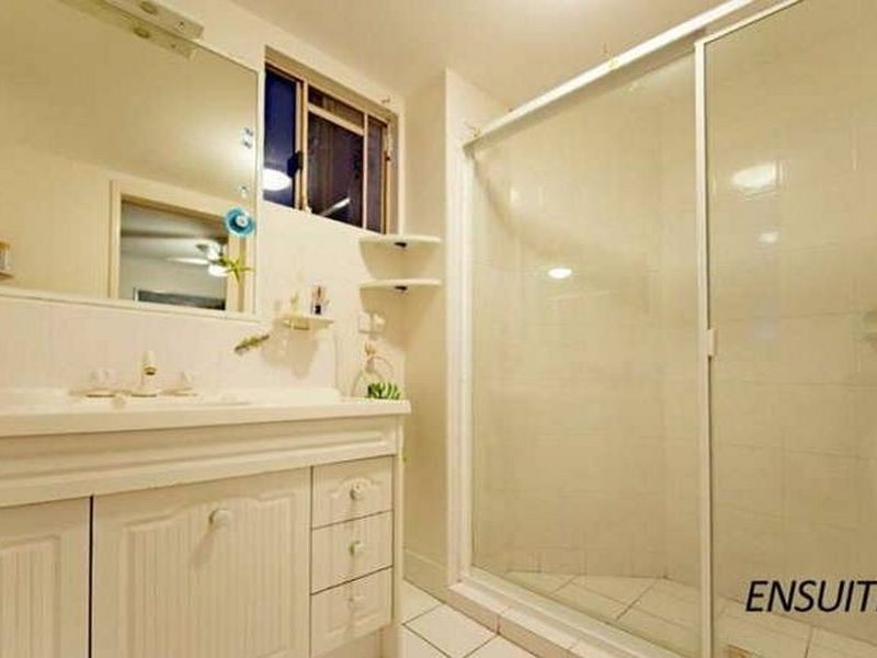 1/1 Orvieto Avenue, Mermaid Waters QLD 4218