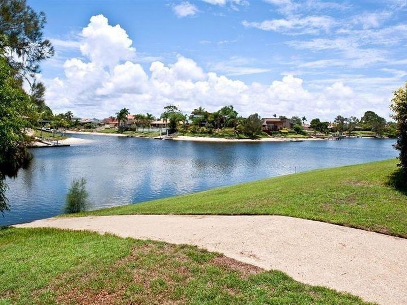 2 Cypress Drive, Broadbeach Waters QLD 4218