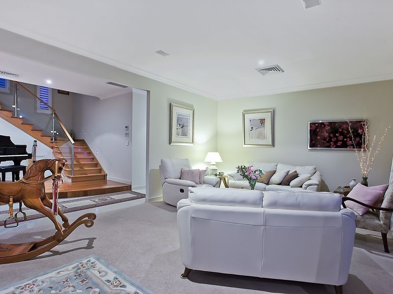 12 Midgera Street, Ashmore QLD 4214