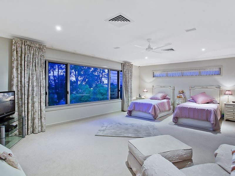 12 Midgera Street, Ashmore QLD 4214