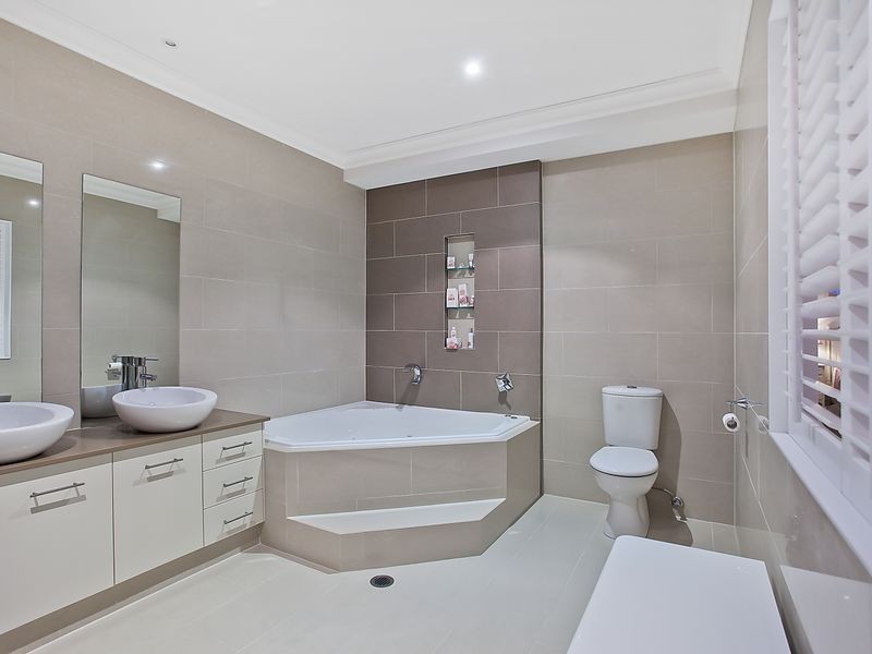 12 Midgera Street, Ashmore QLD 4214