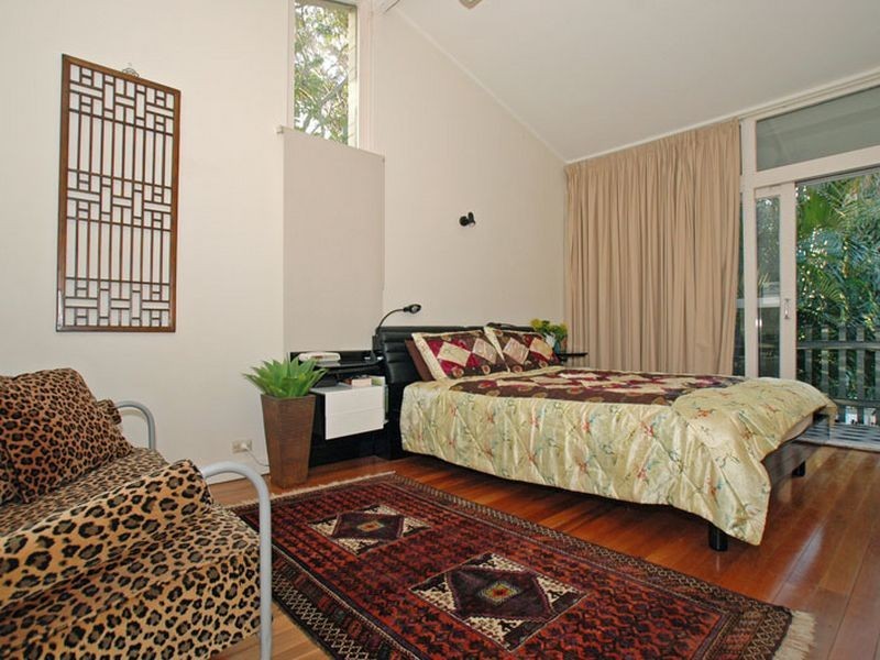 2 Amalfi Drive, Isle Of Capri QLD 4217